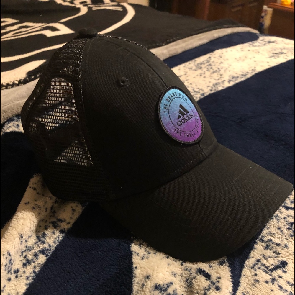 Adidas Trucker Hat🧢